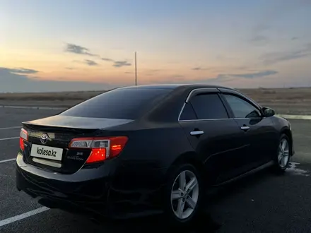 Toyota Camry 2014 года за 7 000 000 тг. в Атырау – фото 4