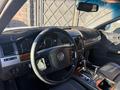 Volkswagen Touareg 2007 года за 4 500 000 тг. в Алматы – фото 5
