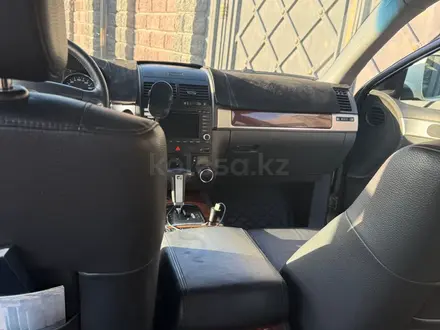 Volkswagen Touareg 2007 года за 4 500 000 тг. в Алматы – фото 7