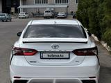 Toyota Camry 2020 года за 11 300 000 тг. в Тараз – фото 2