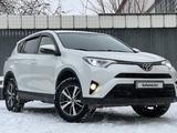 Toyota RAV4 2017 года за 9 940 000 тг. в Астана – фото 4