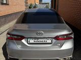 Toyota Camry 2021 года за 13 000 000 тг. в Актобе