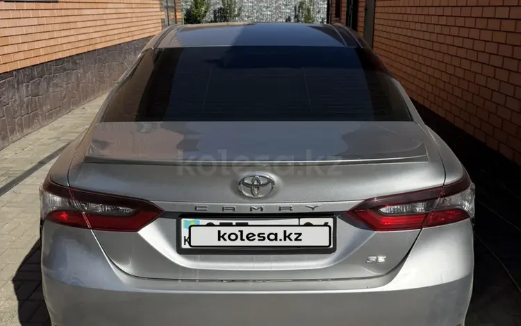 Toyota Camry 2021 года за 13 000 000 тг. в Актобе