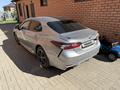 Toyota Camry 2021 года за 13 000 000 тг. в Актобе – фото 2