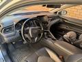 Toyota Camry 2021 года за 13 000 000 тг. в Актобе – фото 6
