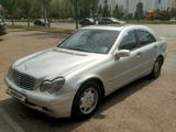 Mercedes-Benz C 180 2002 годаfor2 900 000 тг. в Астана