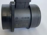 Датчик потока воздуха Волюметер Bosch на Land Rover 3.0 5.0 за 70 000 тг. в Алматы – фото 4