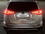 Toyota RAV4 2016 года за 12 900 000 тг. в Атырау – фото 3