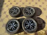 Диски 215/55/17 оригинал с зимней резиной за 260 000 тг. в Костанай