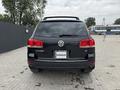 Volkswagen Touareg 2005 года за 4 500 000 тг. в Алматы – фото 4