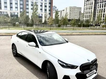 BMW 520 2024 года за 32 000 000 тг. в Астана – фото 12