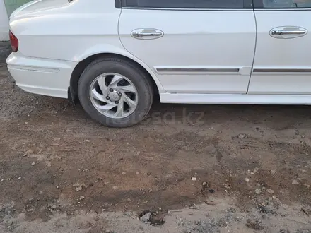 Hyundai Sonata 2003 года за 2 200 000 тг. в Семей – фото 2