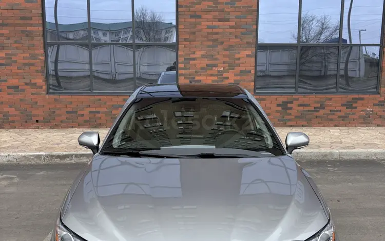 Toyota Camry 2023 года за 16 000 000 тг. в Атырау