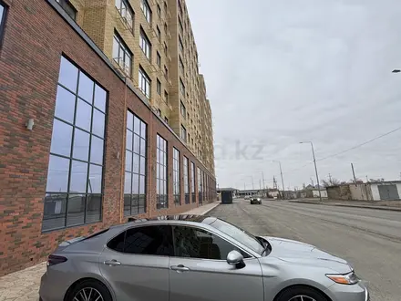 Toyota Camry 2023 года за 16 000 000 тг. в Атырау – фото 4