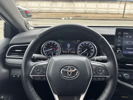 Toyota Camry 2023 года за 16 000 000 тг. в Атырау – фото 18
