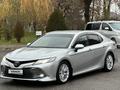 Toyota Camry 2019 года за 13 300 000 тг. в Шымкент – фото 2