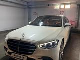 Mercedes-Benz S 500 2023 года за 77 500 000 тг. в Астана – фото 3