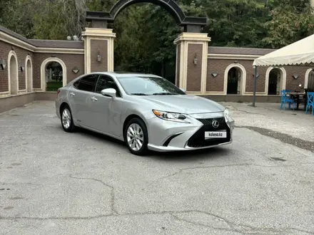 Lexus ES 300h 2013 года за 11 500 000 тг. в Шымкент