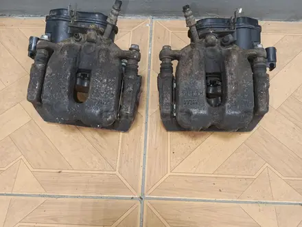 BMW f11 суппорт задний за 12 555 тг. в Шымкент