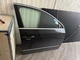 Пассажирская передняя дверь на Passat B6 за 25 000 тг. в Астана
