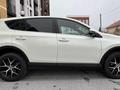 Toyota RAV4 2017 года за 13 200 000 тг. в Актобе – фото 11