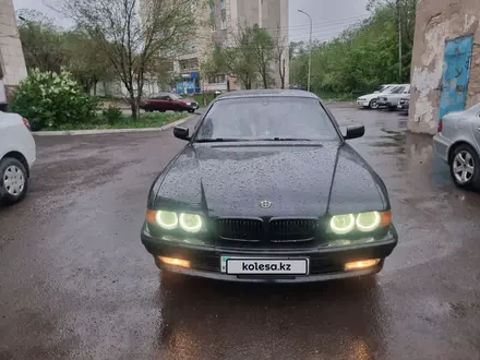 BMW 750 1995 года за 3 100 000 тг. в Караганда