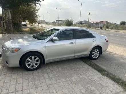 Toyota Camry 2011 года за 6 200 000 тг. в Тараз – фото 2