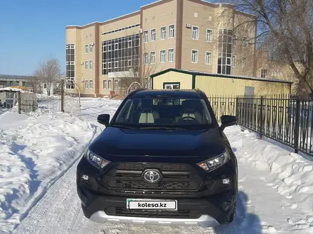 Toyota RAV4 2022 года за 21 000 000 тг. в Уральск