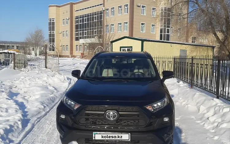 Toyota RAV4 2022 года за 21 000 000 тг. в Уральск
