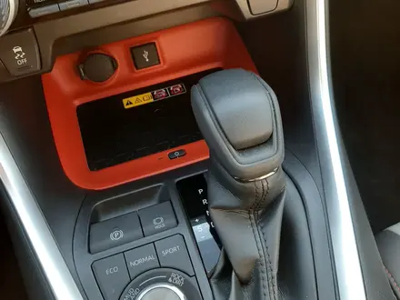 Toyota RAV4 2022 года за 21 000 000 тг. в Уральск – фото 14