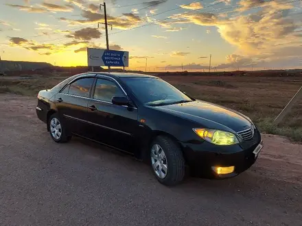 Toyota Camry 2004 года за 5 200 000 тг. в Сатпаев – фото 2