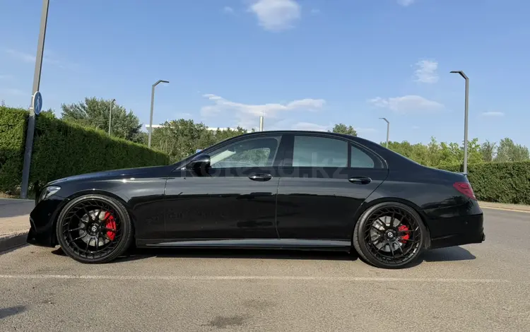 Mercedes-Benz E 400 2017 годаfor20 100 000 тг. в Астана