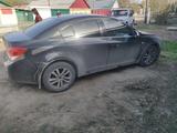 Chevrolet Cruze 2011 года за 1 500 000 тг. в Уральск – фото 2