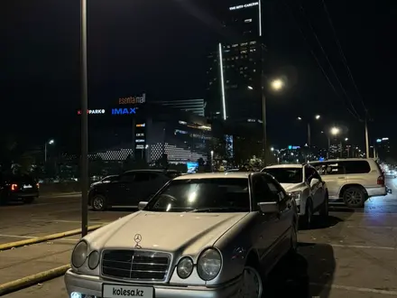 Mercedes-Benz E 320 1996 года за 3 200 000 тг. в Алматы