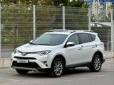 Toyota RAV4 2016 года за 13 500 000 тг. в Шымкент