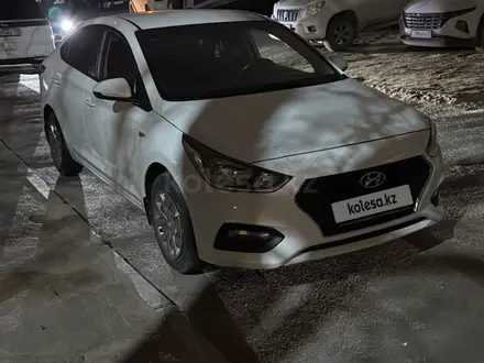 Hyundai Accent 2017 года за 7 000 000 тг. в Актау – фото 2