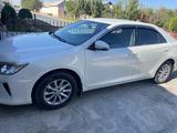 Toyota Camry 2017 года за 10 500 000 тг. в Туркестан – фото 2