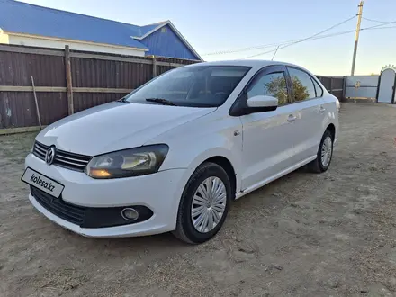 Volkswagen Polo 2011 года за 3 600 000 тг. в Атырау – фото 3