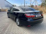 Toyota Camry 2017 года за 8 000 000 тг. в Уральск – фото 3