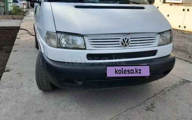 Volkswagen Multivan 1997 года за 4 000 000 тг. в Астана