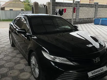 Toyota Camry 2018 года за 13 000 000 тг. в Алматы – фото 5