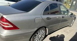 Mercedes-Benz C 180 2004 года за 3 600 000 тг. в Караганда – фото 4