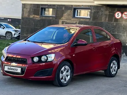 Chevrolet Aveo 2013 года за 3 300 000 тг. в Атырау – фото 2