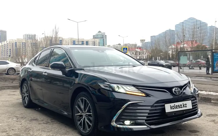 Toyota Camry 2023 года за 17 500 000 тг. в Алматы