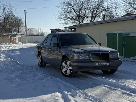 Mercedes-Benz E 220 1993 года за 3 500 000 тг. в Сарыагаш – фото 2