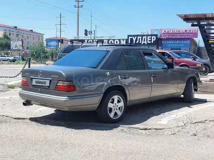 Mercedes-Benz E 220 1993 года за 3 500 000 тг. в Сарыагаш – фото 23