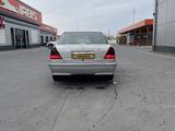 Mercedes-Benz C 240 1997 года за 2 600 000 тг. в Атырау – фото 3