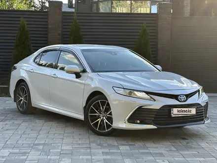 Toyota Camry 2023 года за 15 500 000 тг. в Актобе – фото 3