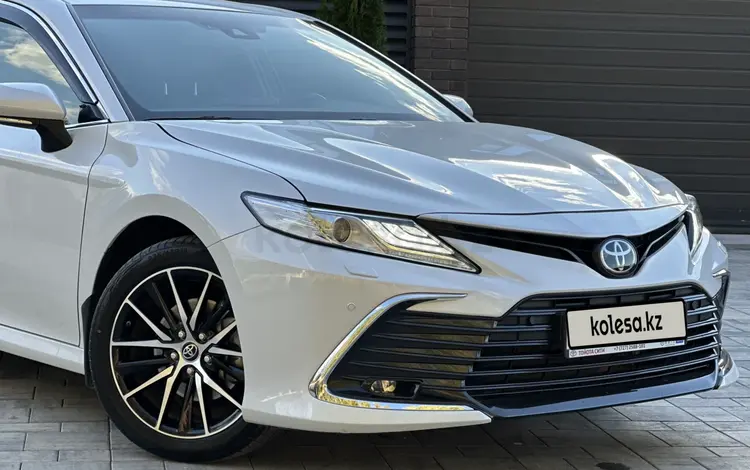 Toyota Camry 2023 года за 15 500 000 тг. в Актобе