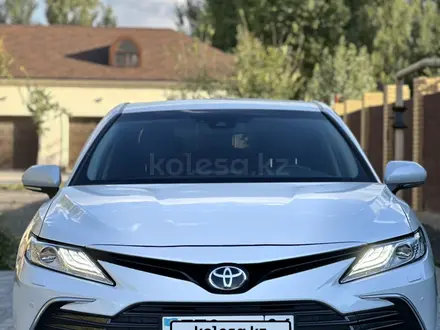 Toyota Camry 2023 года за 15 500 000 тг. в Актобе – фото 5